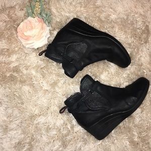 🖤🖤🖤UGG Black Booties